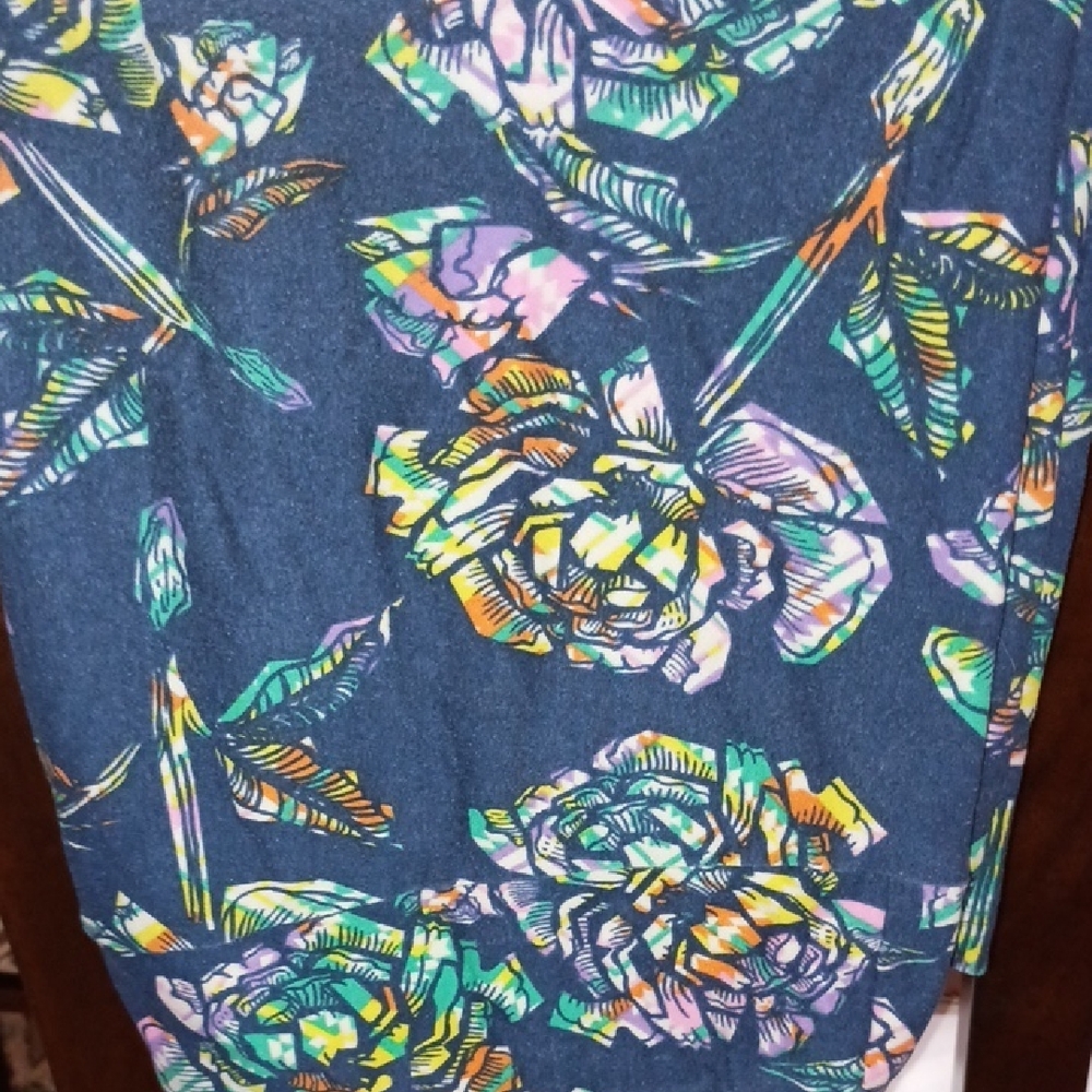 LuLaRoe Floral Patterned Leggings - Multicolor on Blue